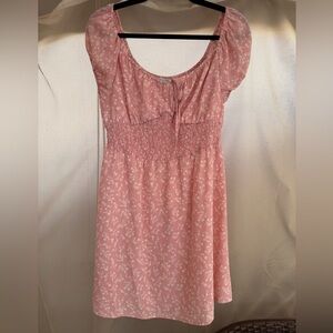 Pink and white ditsy floral cap sleeve dress
Size Large
